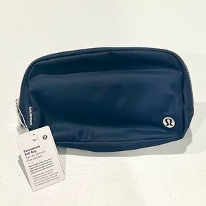 NWT lululemon everywhere belt bag in true navy